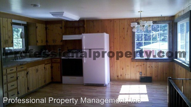 Building Photo - 3 br, 2 bath Apartment - 15860 US HWY 93 N