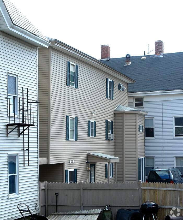 Building Photo - 654 Social St