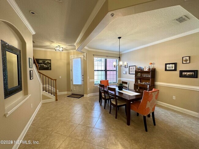 Building Photo - 13556 Isla Vista Dr
