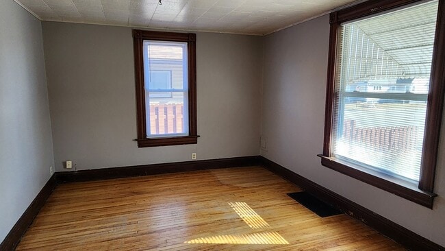 Building Photo - swingmiss