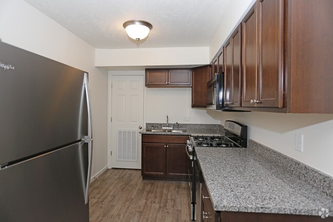 Renovated 1 BR, 1 BA Kitchen - Pinecrest Apartments