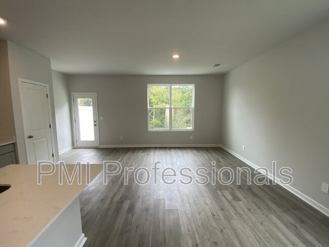 Building Photo - 4140 Feetham Dr
