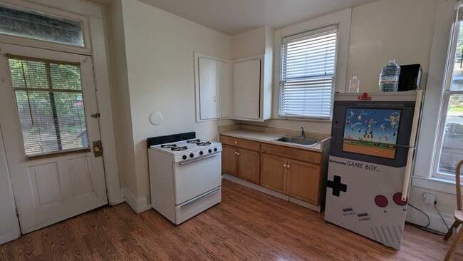 Building Photo - 1304 Estudillo St