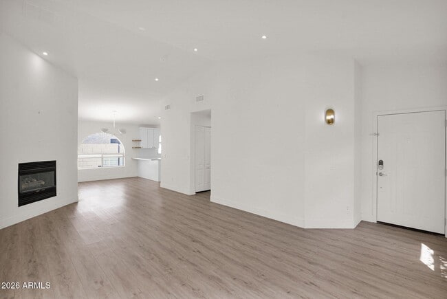 Building Photo - 3941 E Monona Dr