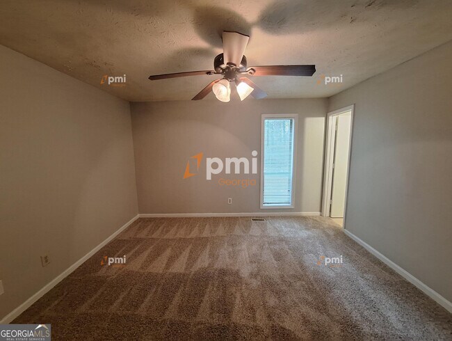 Foto del edificio - 5955 Sutton Pl