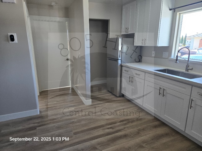 Foto del edificio - 1378 Yale Pl