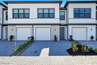 Building Photo - 27883 Radiant Ct