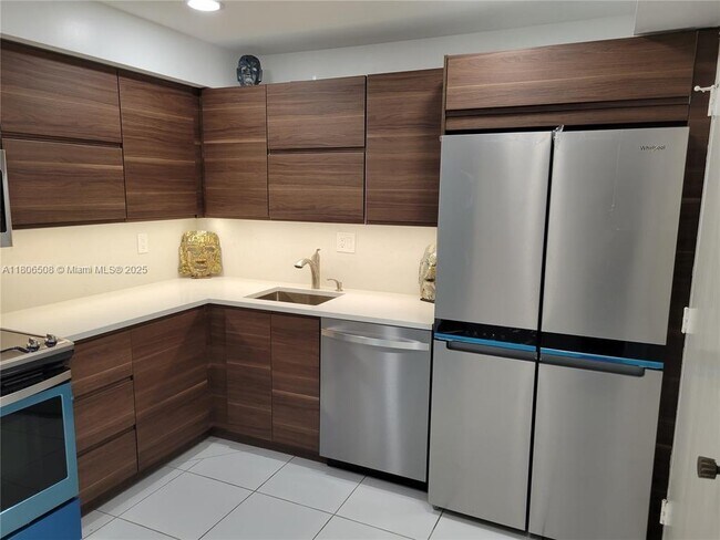 Foto del edificio - 2780 NE 183rd St