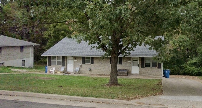 Primary Photo - 450 Hutton Ln