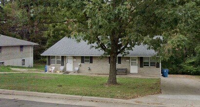 Building Photo - 450 Hutton Ln