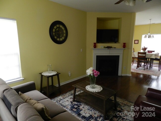 Building Photo - 8615 Carolina Lily Ln