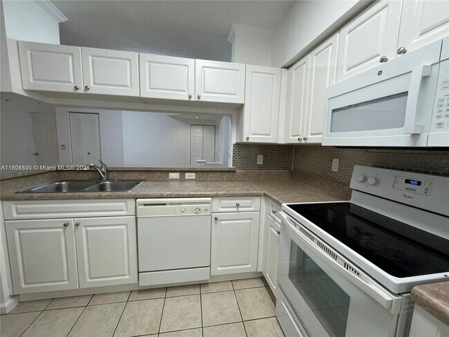Foto del edificio - 17100 N Bay Rd