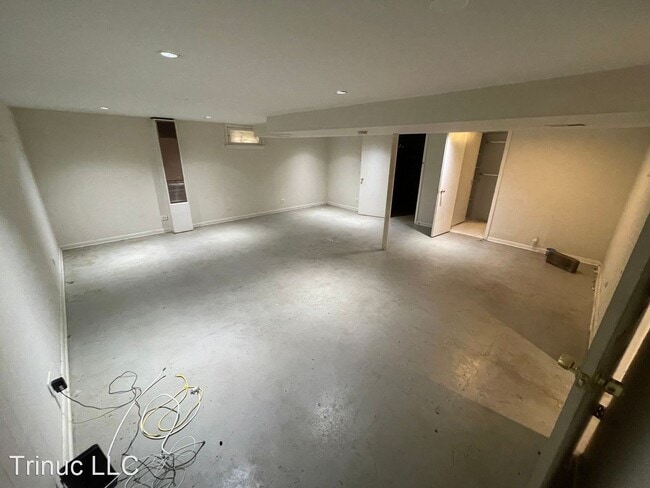 Building Photo - 3 br, 1.5 bath House - 726 W Strieff Ln