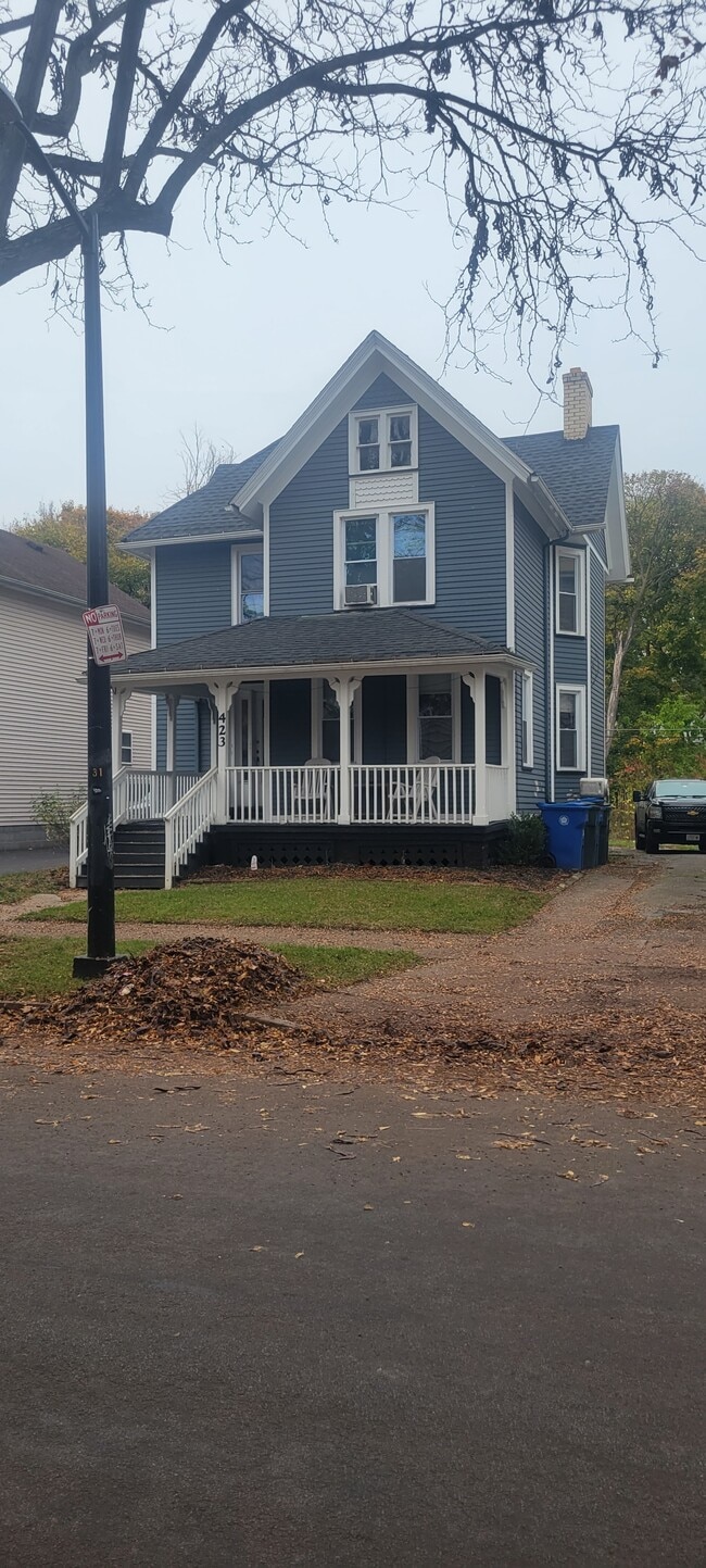 Building Photo - 423 Meigs St