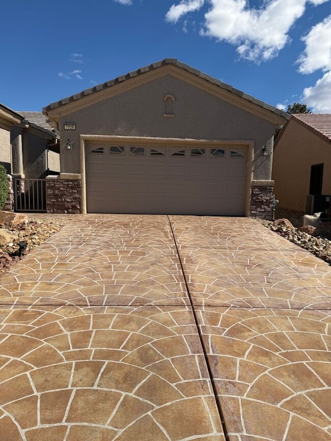 Building Photo - 7826 Lyrebird Dr