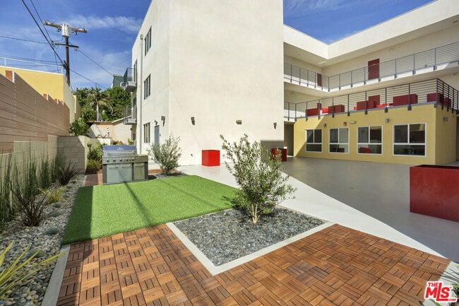 Building Photo - 6925 Knowlton Pl