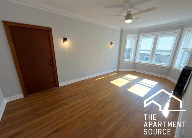 Building Photo - 4824 W Addison St