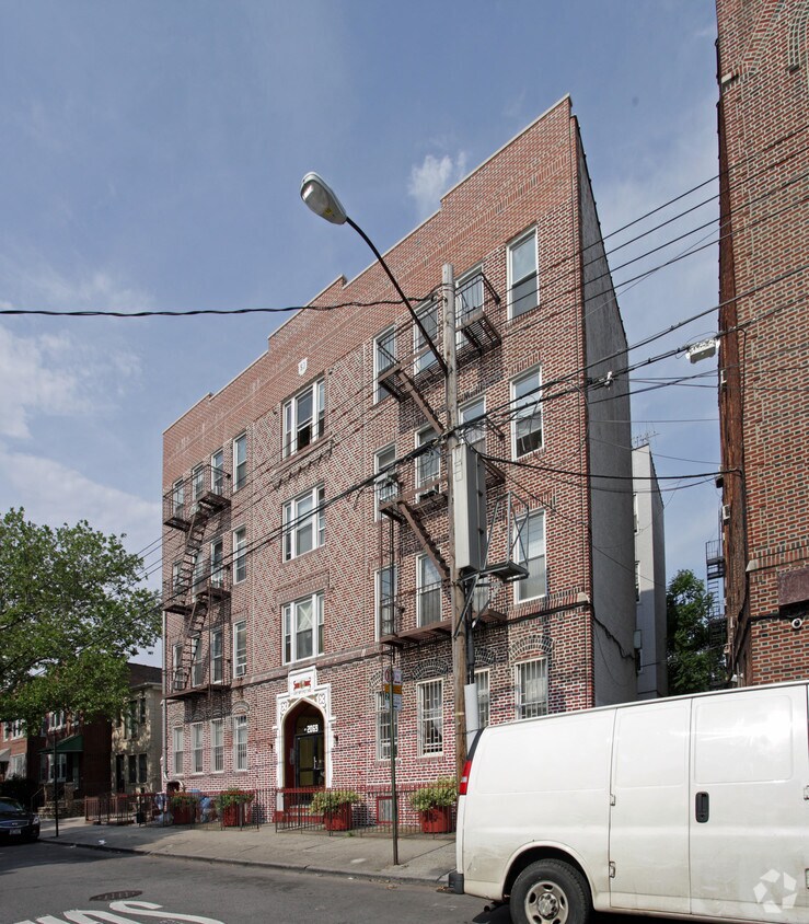 Primary Photo - 2069 E 12th St