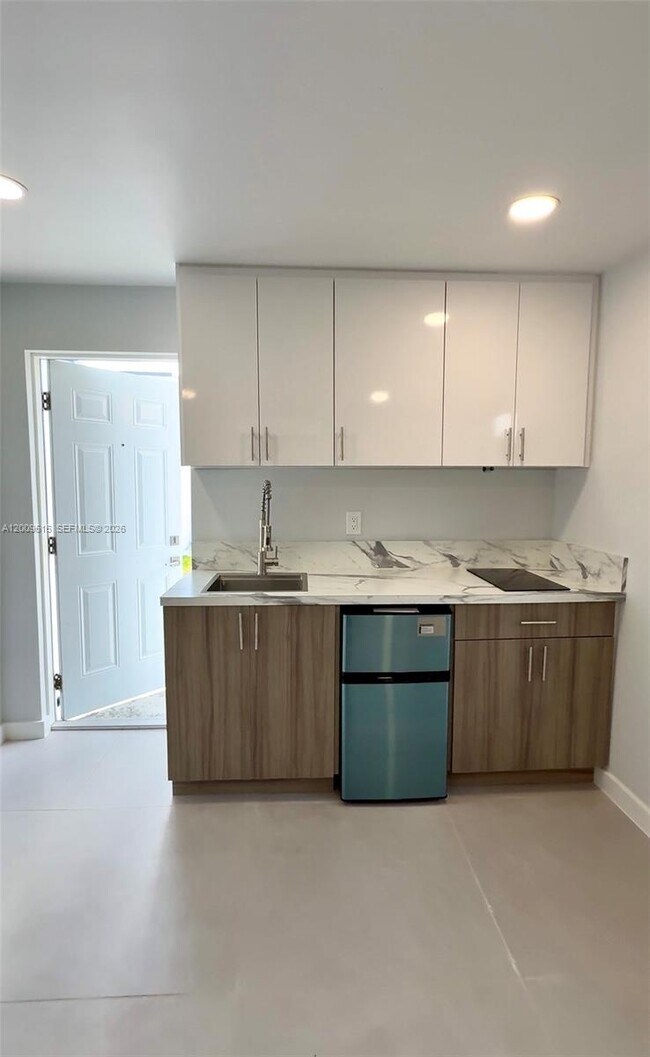 Foto del edificio - 1221 NW 75th St