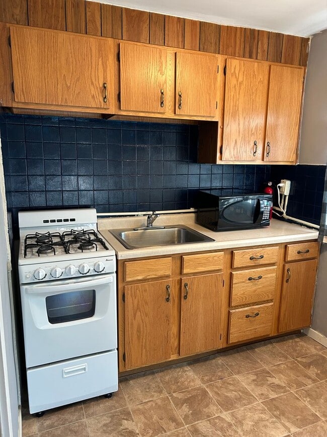 500 Main St Unit 500 1/2 A, La Porte City, IA 50651 Room for Rent in