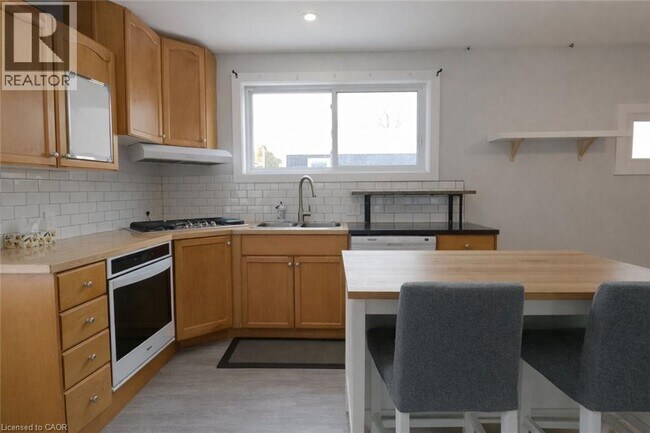 Building Photo - 229 Guelph Ave