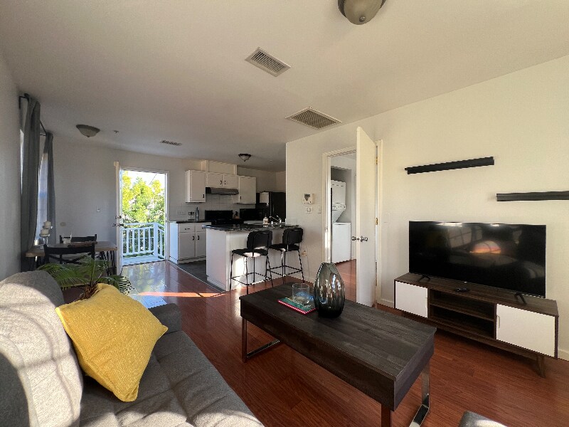 Primary Photo - 2078 El Sereno Ave