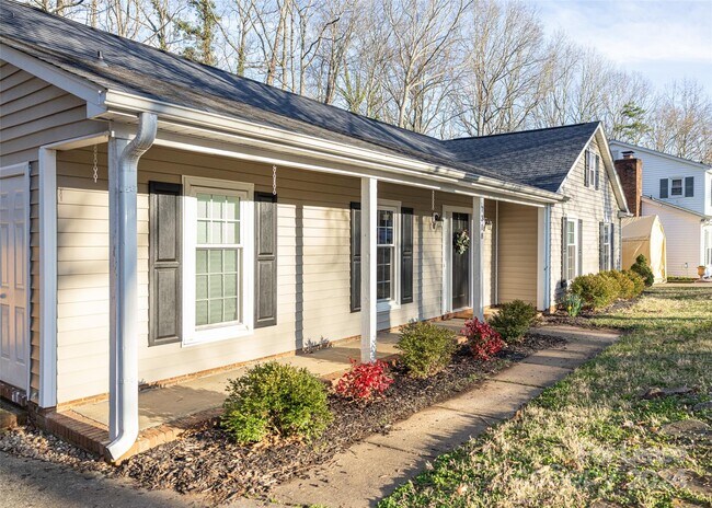 Building Photo - 7318 Walterboro Rd