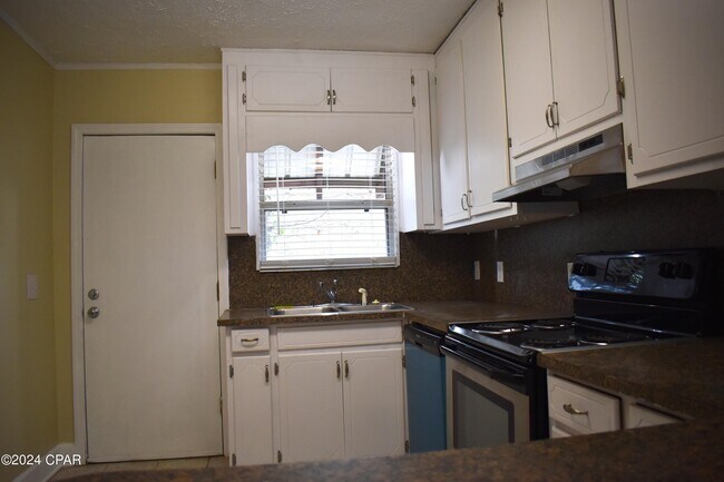 Foto del edificio - 3615 E 14th St