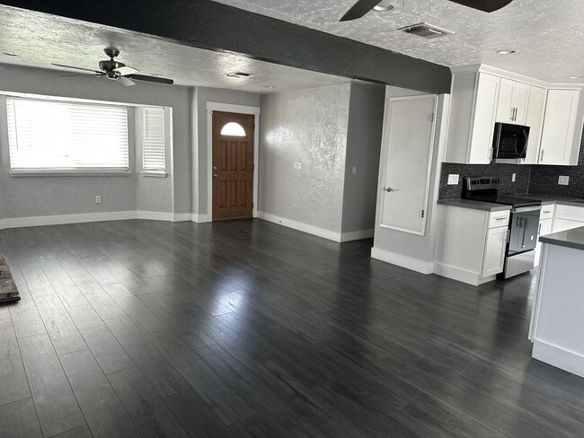 Living room - 4864 Chablis Ct