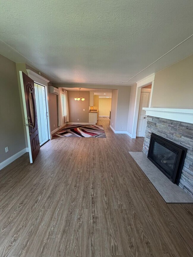 Building Photo - 3521 Harrison Dr