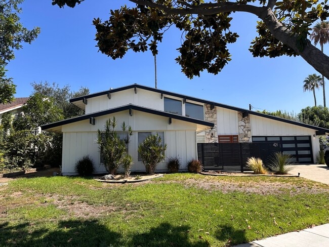 Building Photo - 421 Larry Ln