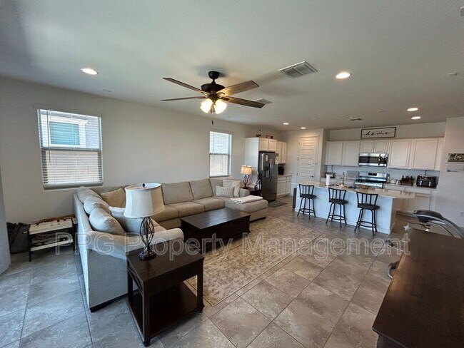 Foto del edificio - 16953 W Royal Palm Rd