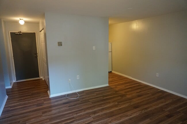Living - 4555 MacArthur Blvd NW