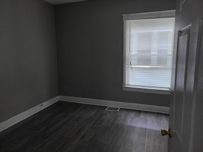 Foto del edificio - 2 bed 2 bath with bonus areas!