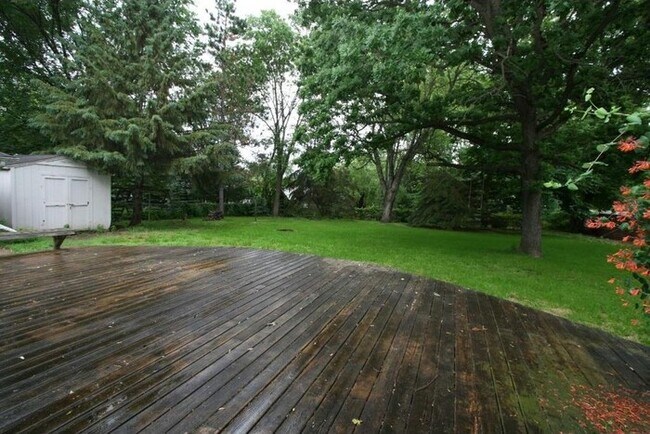 Building Photo - 3 Bed/2 Bath/Office SF in Bloomington