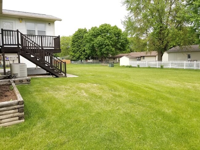 Building Photo - 1050 S Jones Blvd