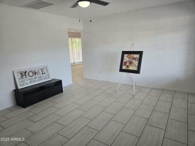 Foto del edificio - 3731 W Fleetwood Ln