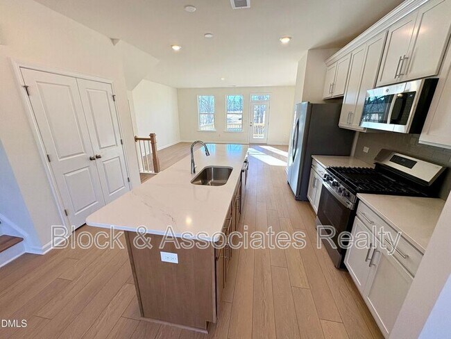 Foto del edificio - 721 Parc Townes Dr