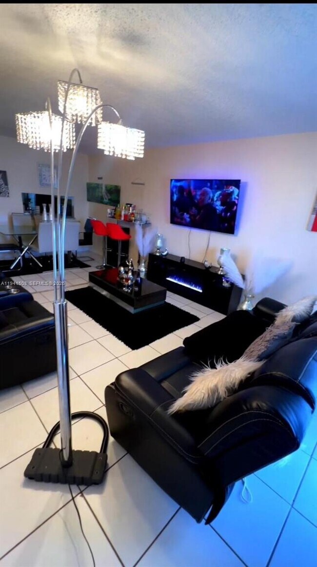 Foto del edificio - 301 NW 177th St