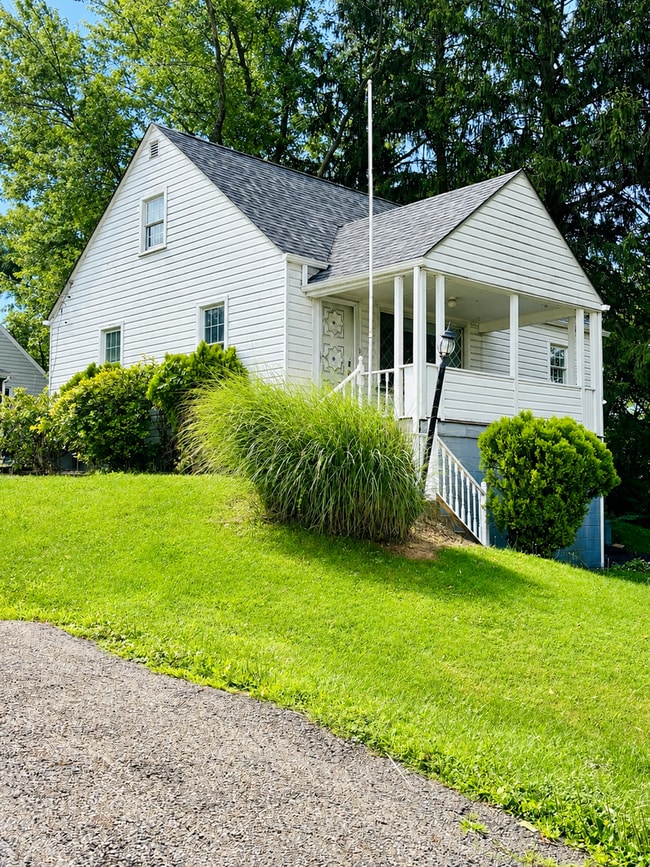 Building Photo - 3106 Southern Dr