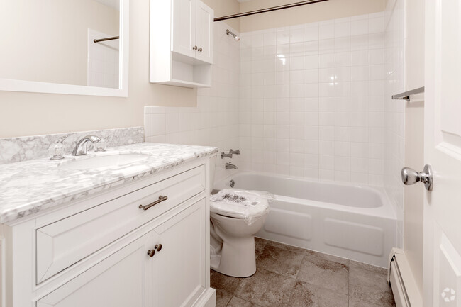 2BR, 1BA - 967 SF Renovated - Silver Oaks Court Apartments