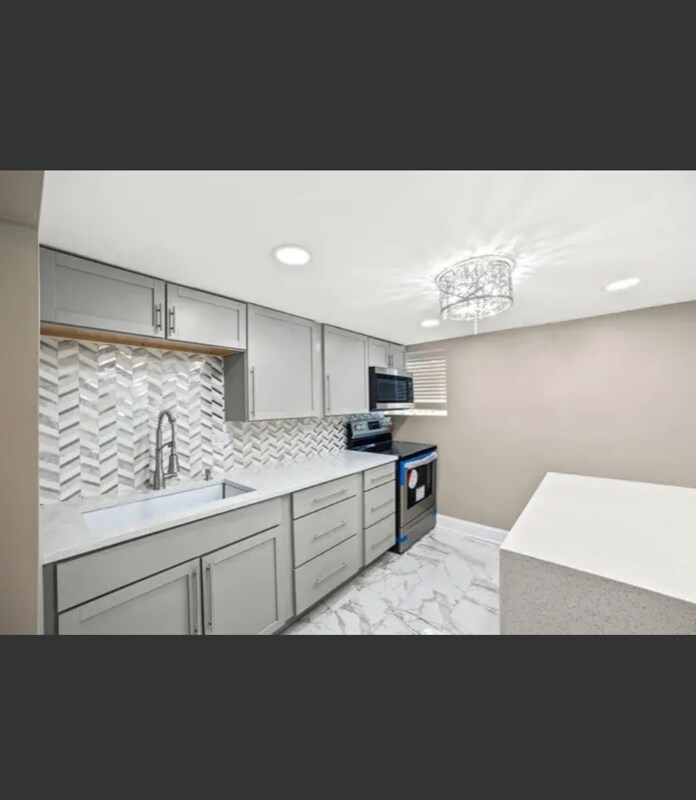 9121 S Mackinaw Ave, Chicago, IL 60617 House Rental in Chicago, IL