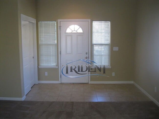 Building Photo - 406 Hetherington Cir