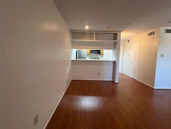 Building Photo - 2826 S Bartell Dr