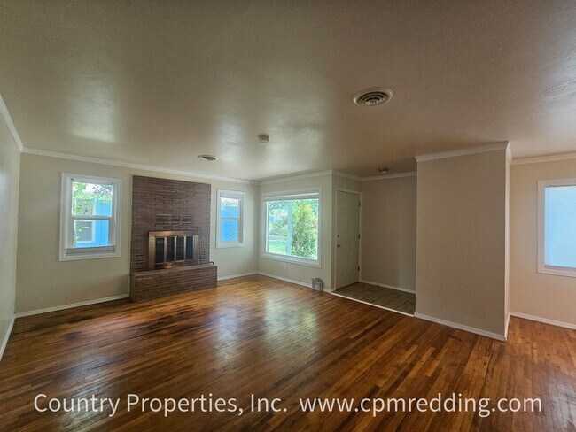 Building Photo - 4-Bedroom in the Garden Tract with Shop & ...