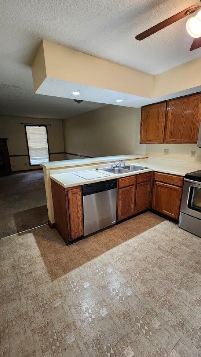 3882 Glencoe Dr, Memphis, TN 38115 Townhome Rentals in Memphis TN