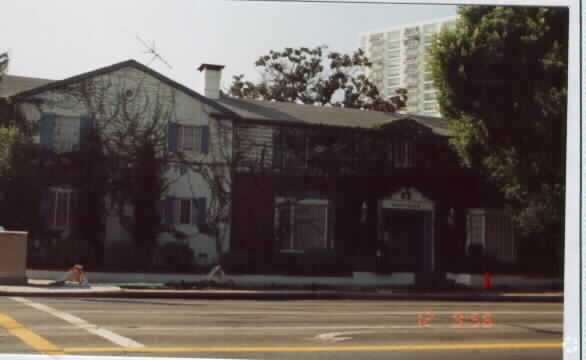 Building Photo - Roxbury Plaza Apartments