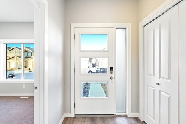 Building Photo - 3527 6 Ave SW