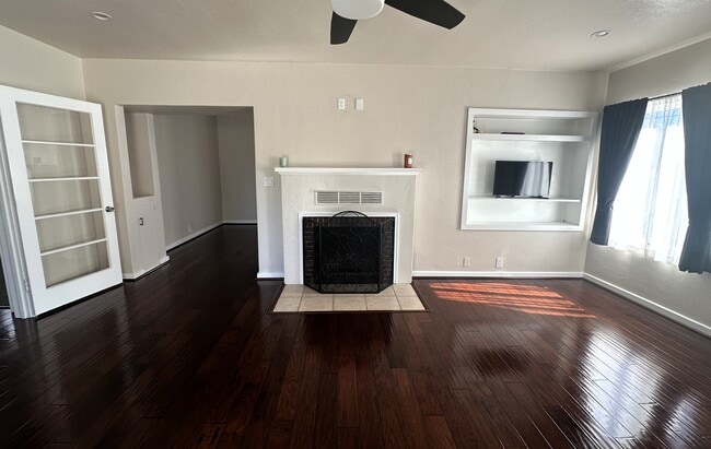 Building Photo - 338 S F St