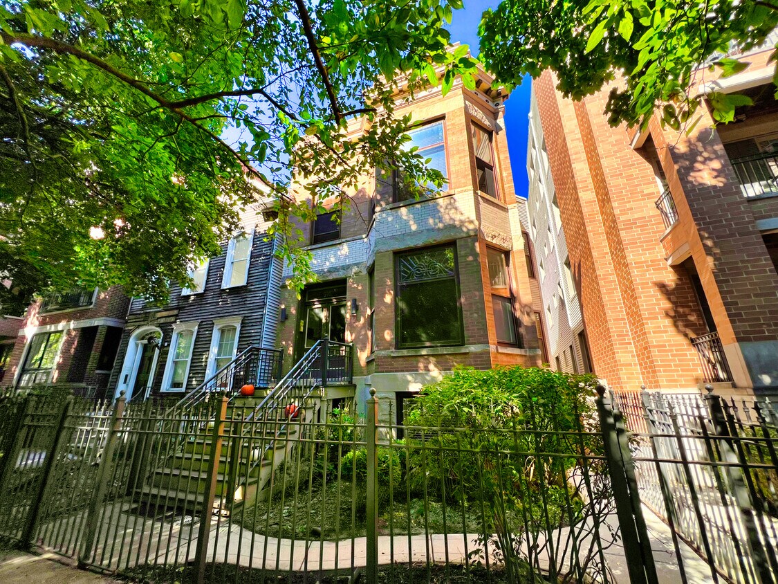 712 W Aldine Ave Unit 2, Chicago, IL 60657 Condo for Rent in Chicago